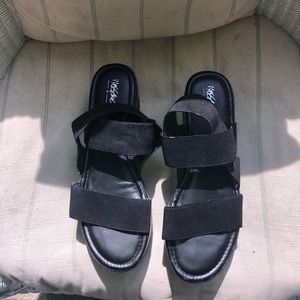 Black flatform shoes